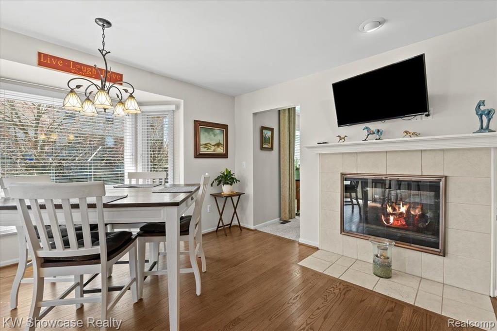54771 GRENELEFE Circle E, South Lyon, MI 48178 — Photo 18