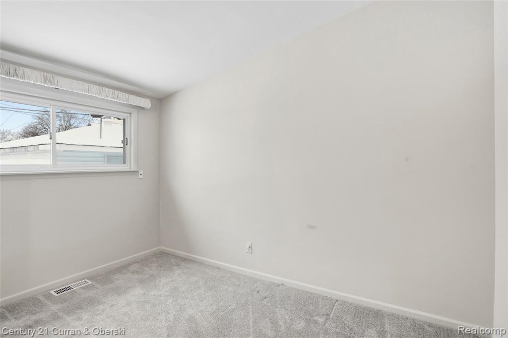 7479 N Charlesworth Street, Dearborn Heights, MI 48127 — Photo 23