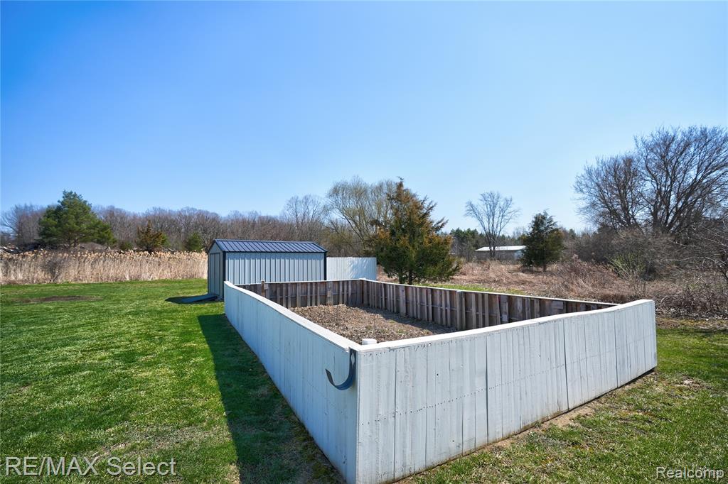8235 Linden Road, Swartz Creek, MI 48473 — Photo 9