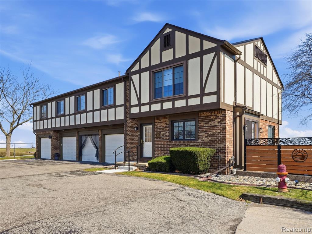 102 Lac Sainte Claire Drive, Saint Clair Shores, MI 48082 — Photo 11
