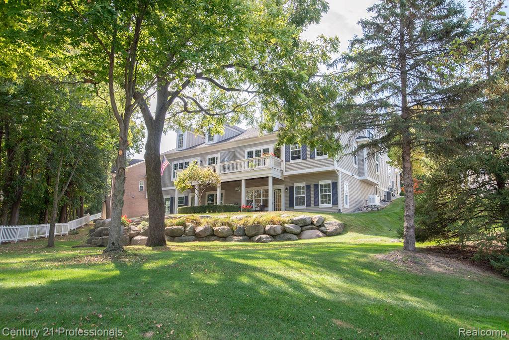 767 E Bluff Court, Rochester Hills, MI 48307 — Photo 11