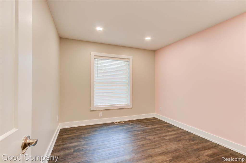 530 W HAZELHURST Street, Ferndale, MI 48220 — Photo 25
