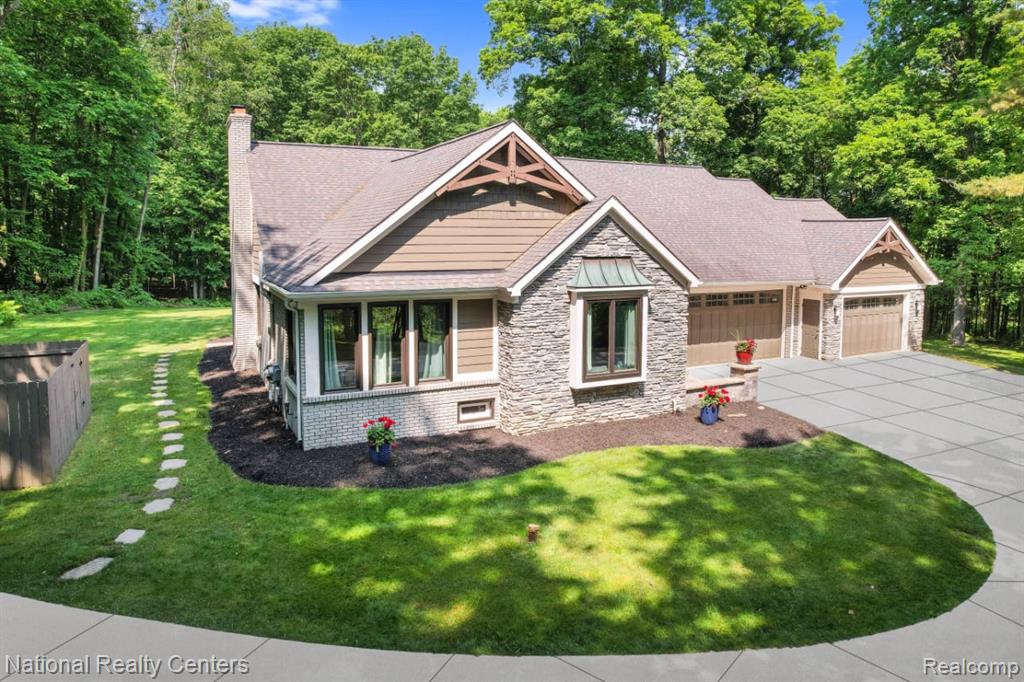 11500 Lisa Lori Lane, South Lyon, MI 48178 — Photo 2