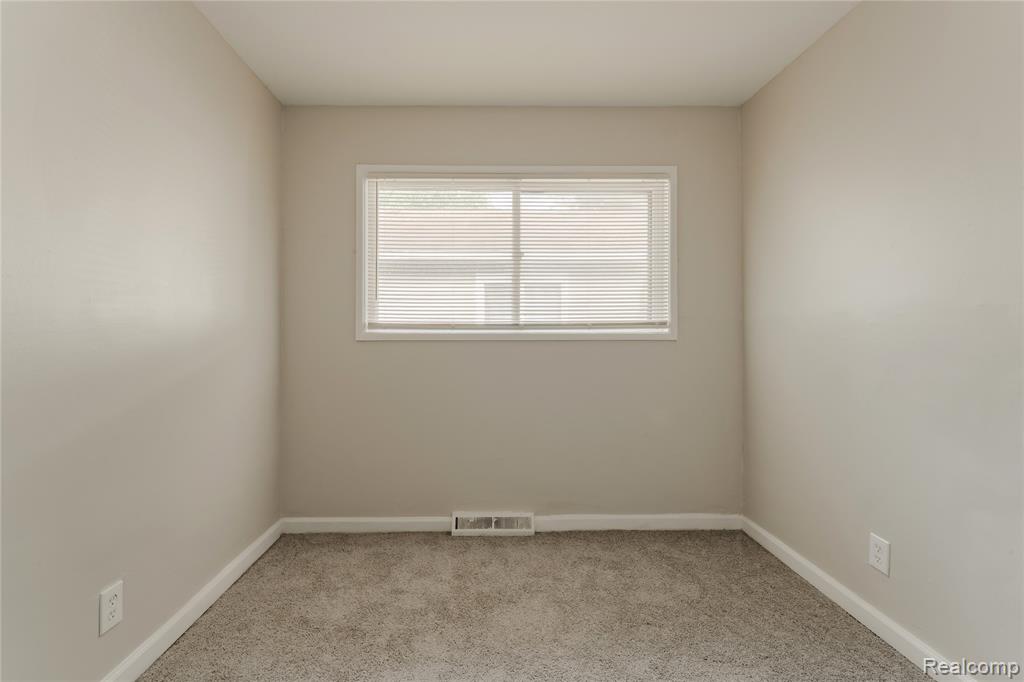 93 W Princeton Avenue, Pontiac, MI 48340 — Photo 12