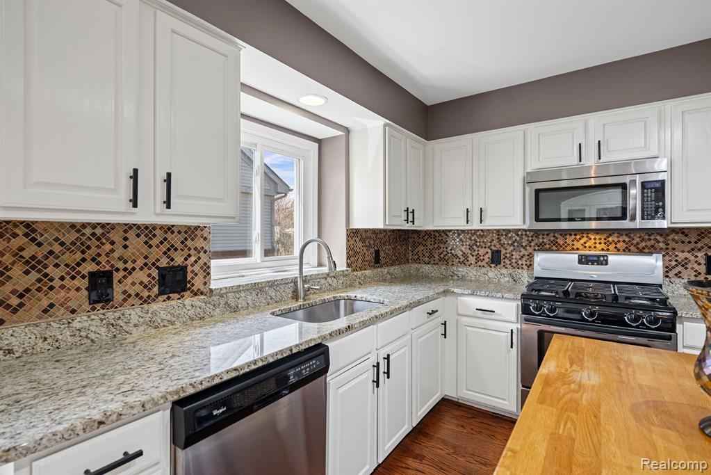 42890 BROOKSTONE Drive, Novi, MI 48377 — Photo 15