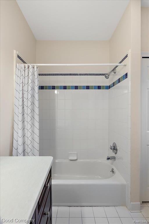 4671 BURNLEY Drive, Bloomfield Hills, MI 48304 — Photo 45
