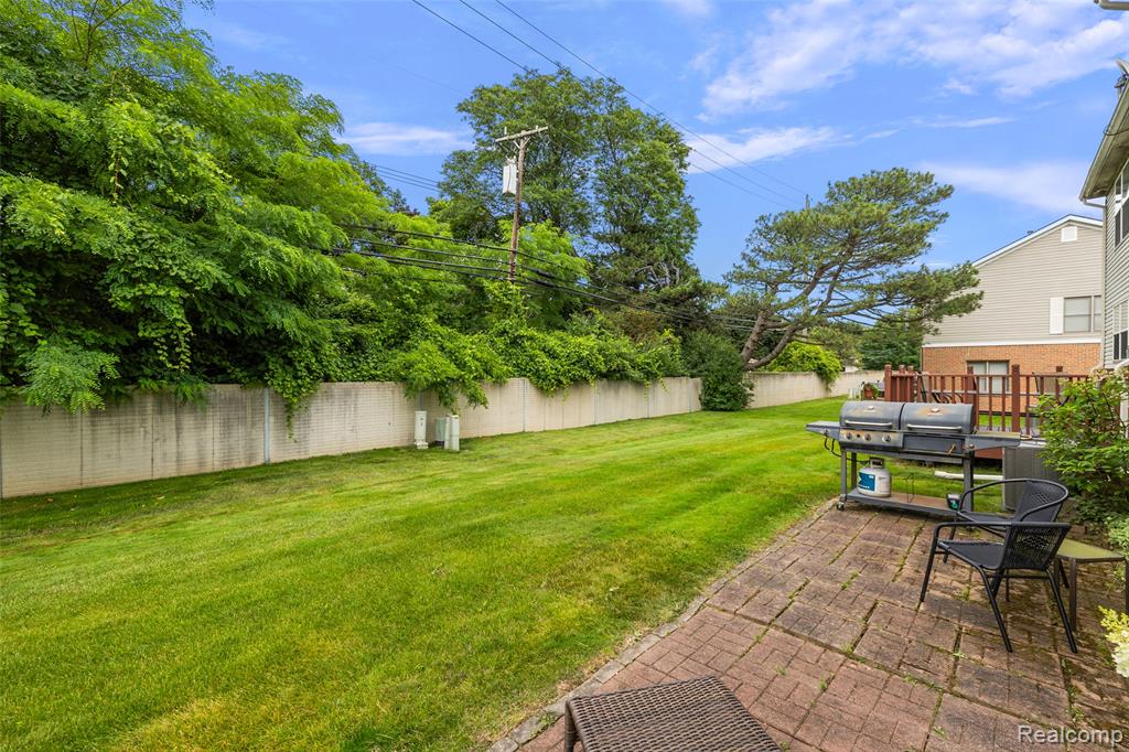 19208 W 11 Mile Road, Lathrup Village, MI 48076 — Photo 54