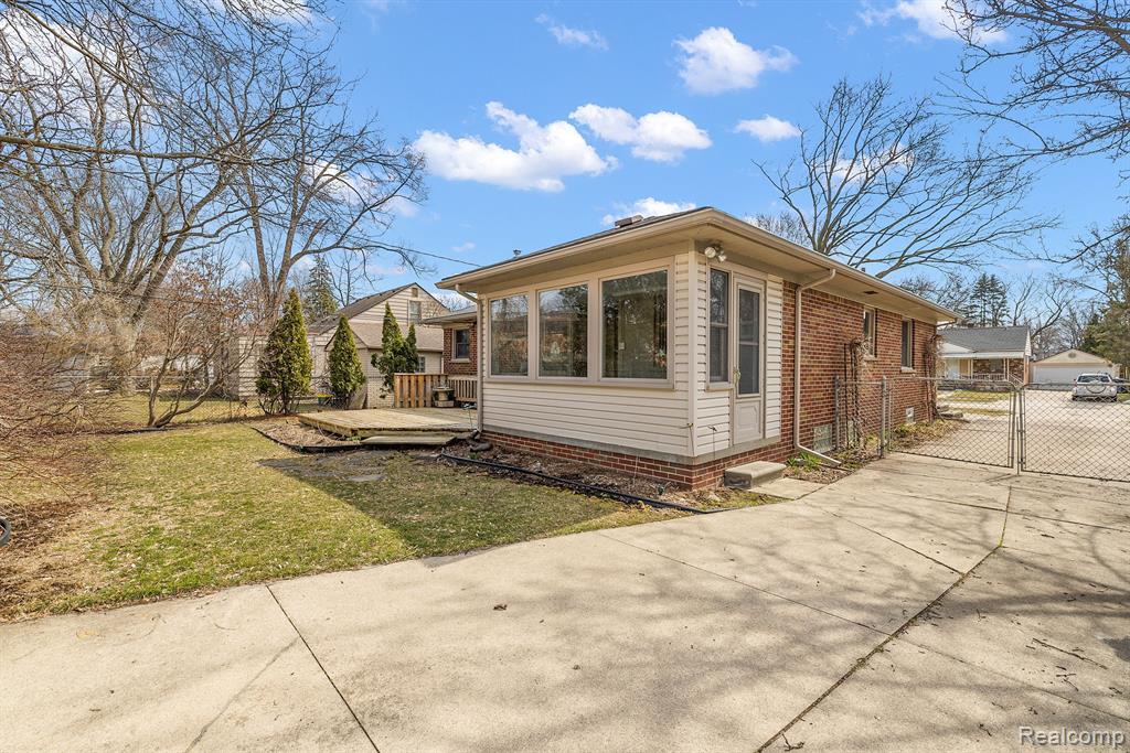4126 BERKSHIRE Road, Royal Oak, MI 48073 — Photo 32