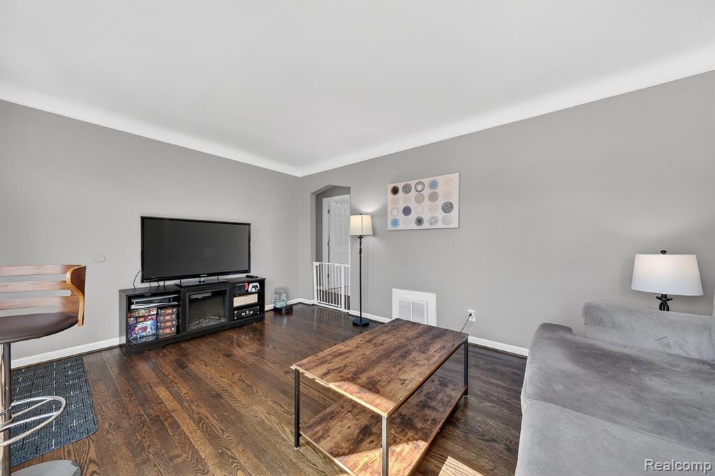 438 W Brockton Avenue, Madison Heights, MI 48071 — Photo 11