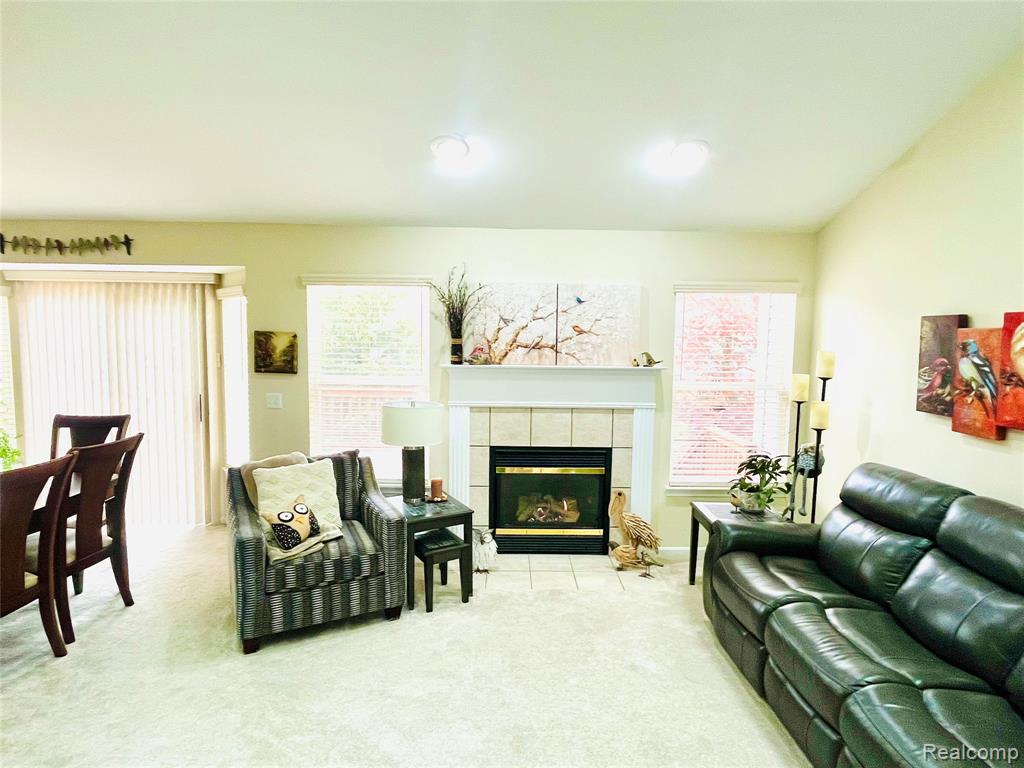 828 Woodhaven Drive, Commerce Twp, MI 48390 — Photo 5