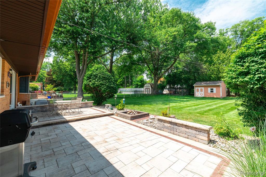 8366 Glengarry Road, Grosse Ile, MI 48138 — Photo 45
