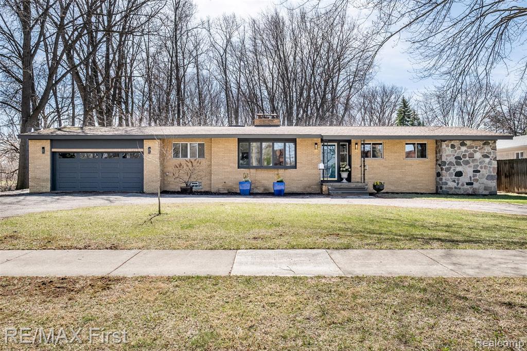 905 W Parker Avenue, Madison Heights, MI 48071 — Photo 2