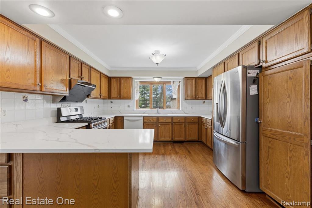 720 Essex Drive, Rochester Hills, MI 48307 — Photo 8