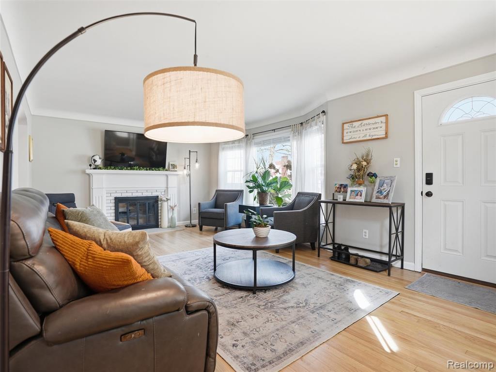 2073 Lochmoor Boulevard, Grosse Pointe Woods, MI 48236 — Photo 6