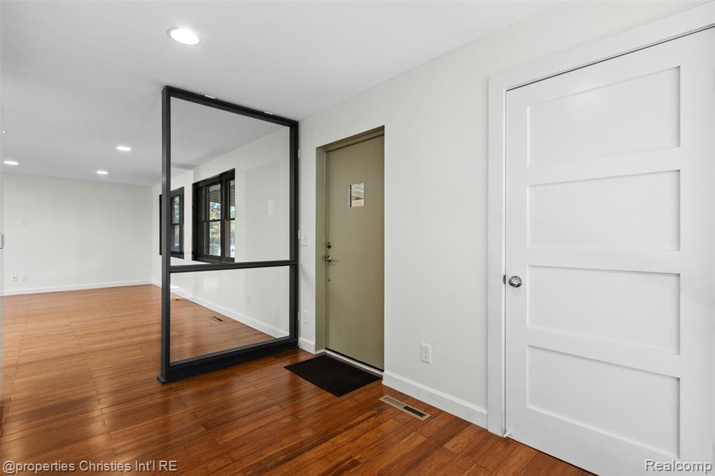 571 Yorkton Lane, Bloomfield Hills, MI 48304 — Photo 5