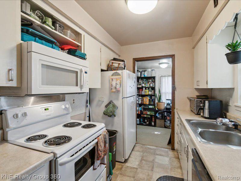 914 COMFORT Street, Lansing, MI 48915 — Photo 13