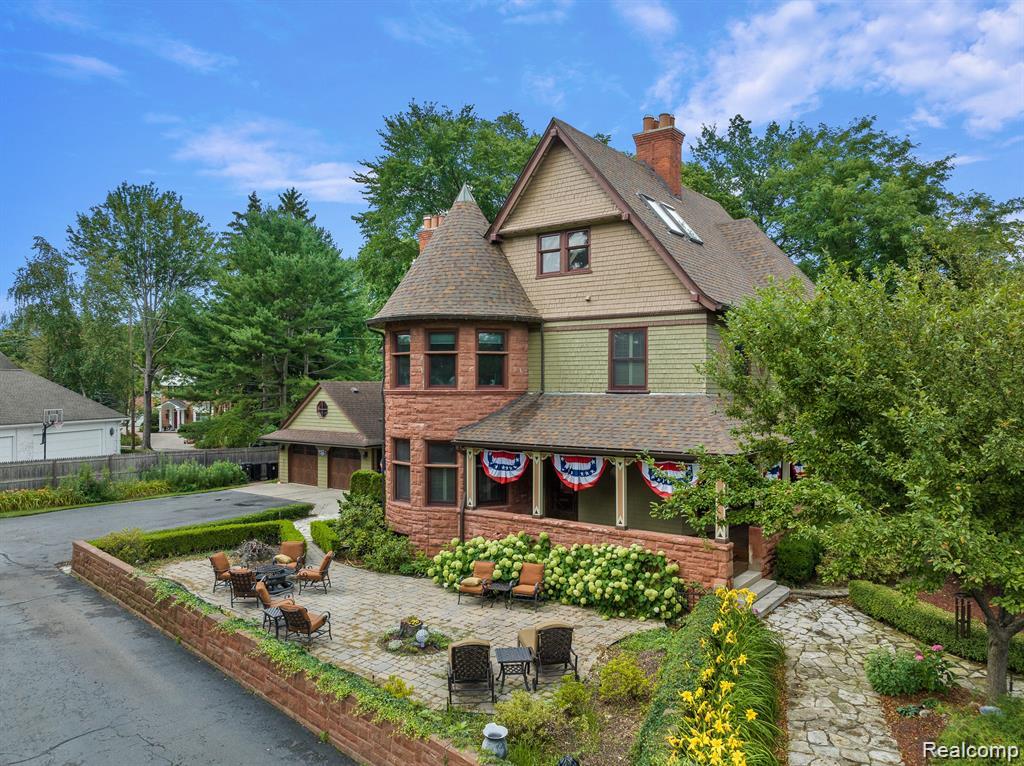 59 Lake Shore Road, Grosse Pointe Farms, MI 48236 — front exterior