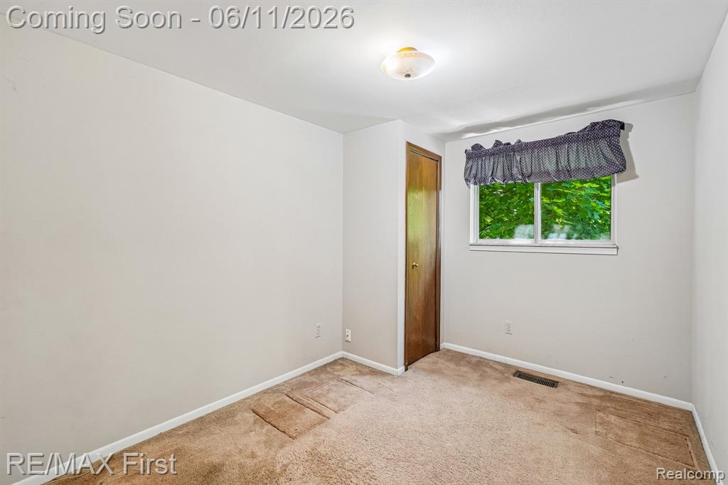 5950 Diamond Drive, Troy, MI 48085 — Photo 18