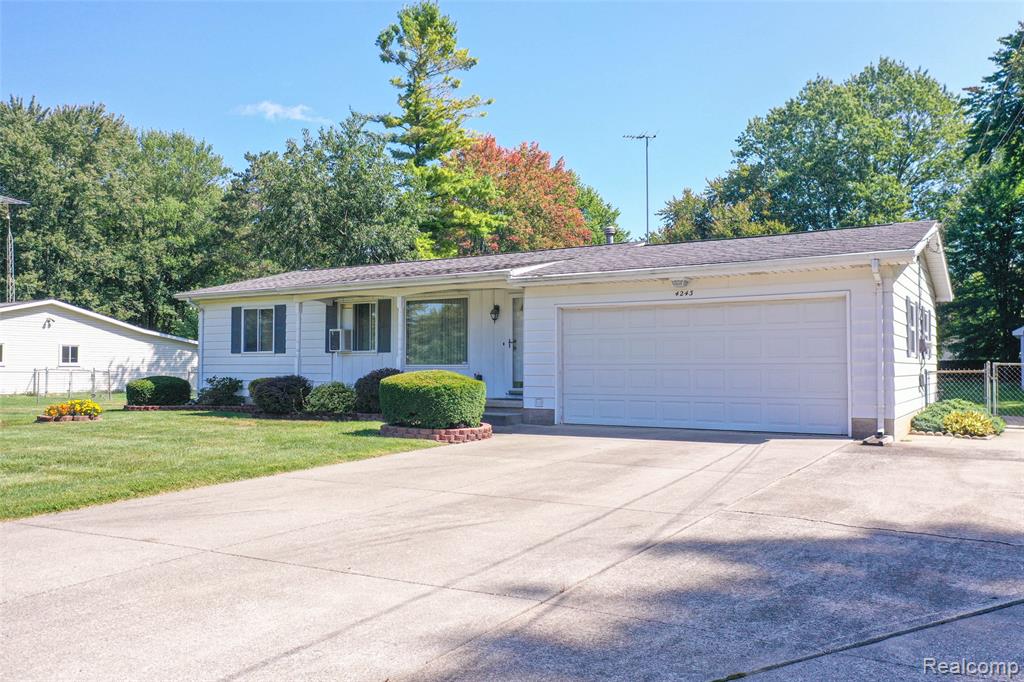 4243 Moulton Drive, Flint, MI 48507 — Photo 5