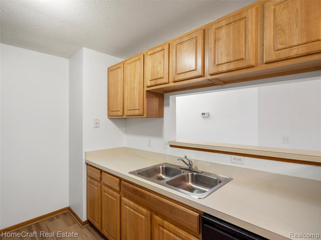 382 Marigold Circle, Westland, MI — Photo 18