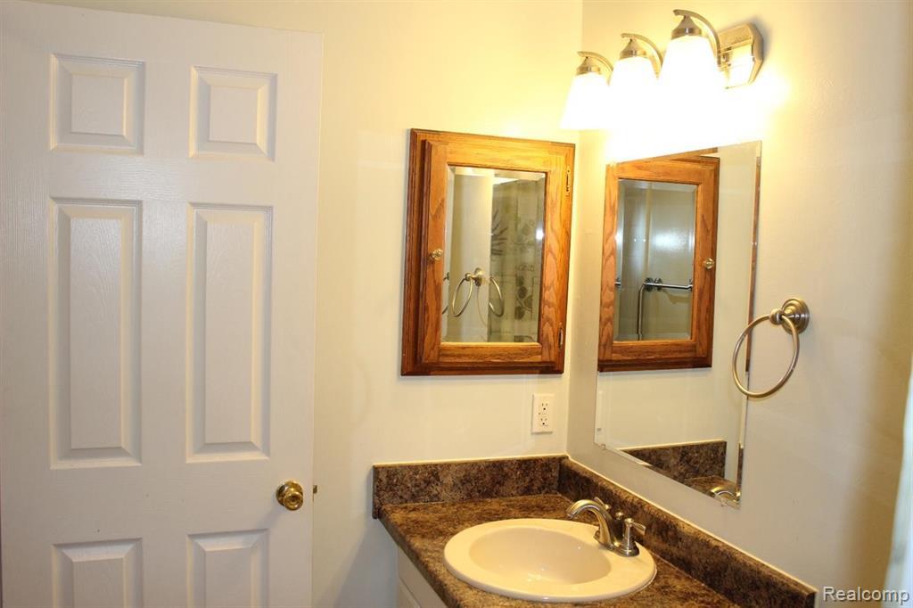 925 N Terrace Lane, Ypsilanti, MI 48198 — Photo 6
