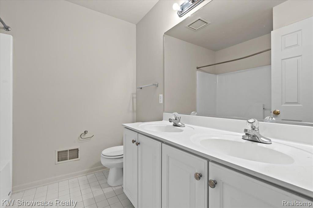 4870 LYTHAM Lane, Ann Arbor, MI 48103 — Photo 27