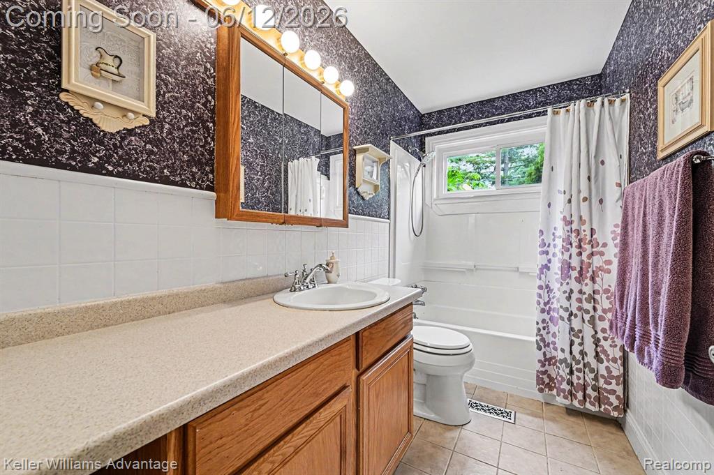 1669 Ashstan Drive, Walled Lake, MI 48390 — Photo 17