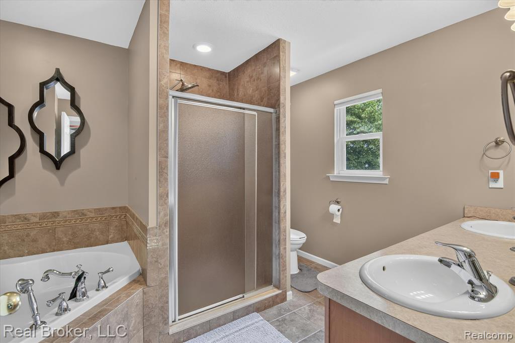 15156 Oak Valley Lane, Monroe, MI 48161 — Photo 26