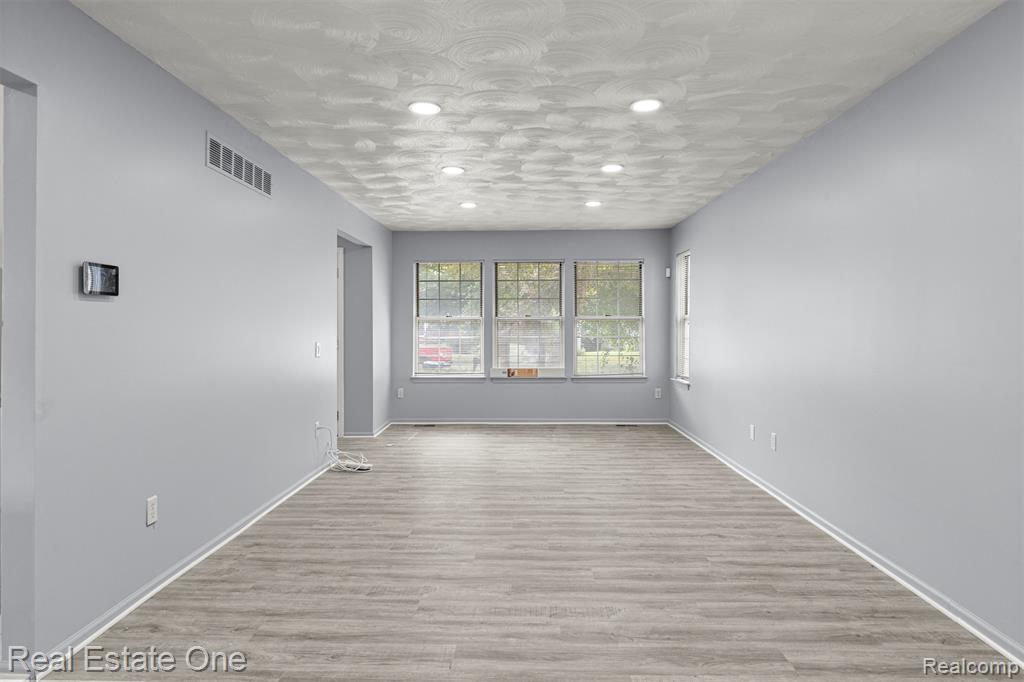 7985 Faircrest Drive, Ypsilanti, MI 48197 — Photo 17