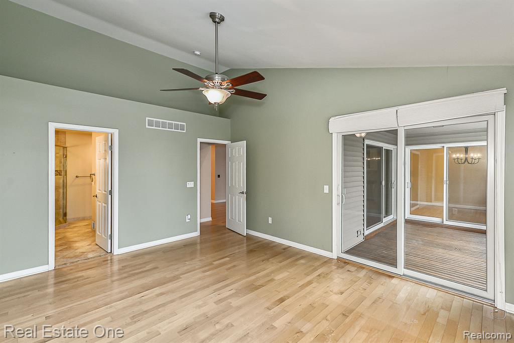 941 PERSIMMON Drive, Brighton, MI 48116 — Photo 10