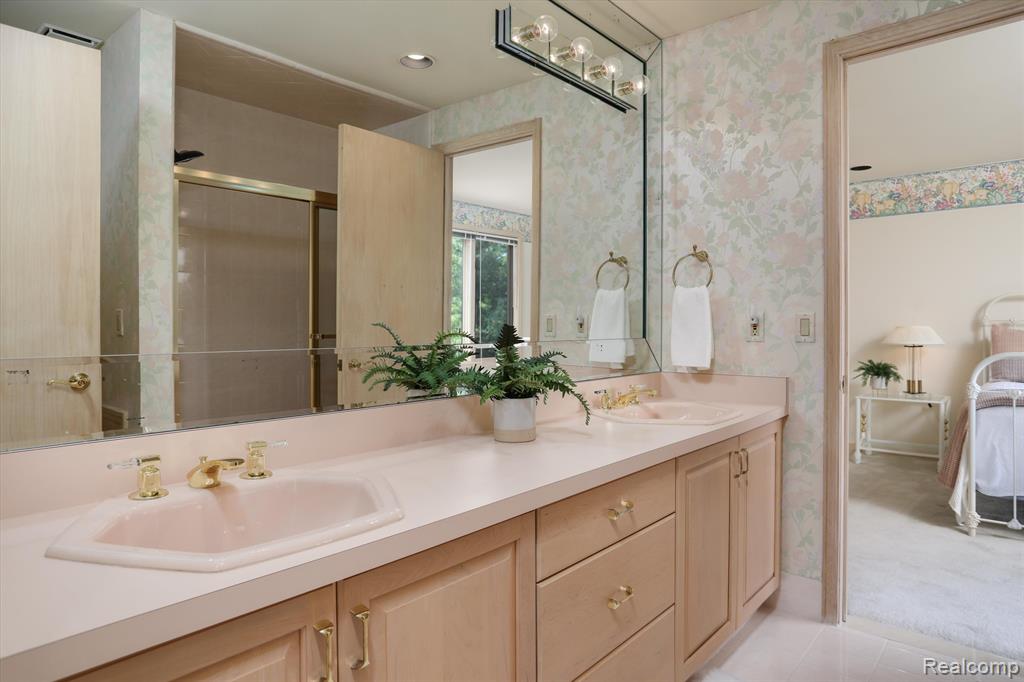 4733 W WICKFORD, Bloomfield Hills, MI 48302 — Photo 35