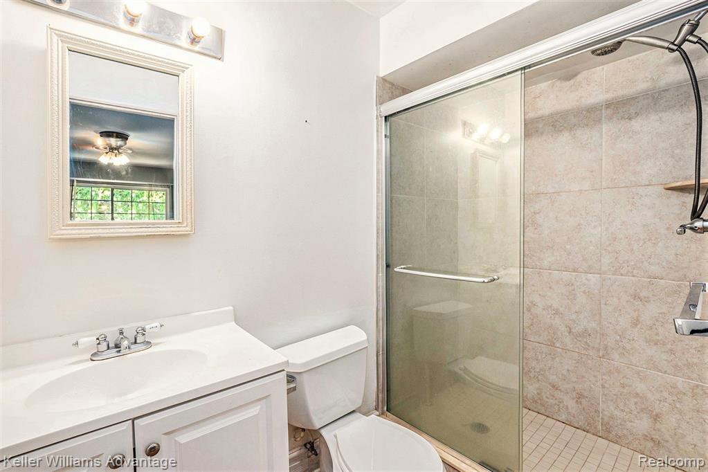 670 E Fox Hills Drive, Bloomfield, MI 48304 — Photo 14