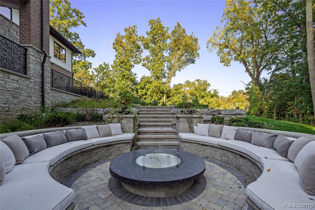 559 Barrington Park Drive, Bloomfield Hills, MI 48304 — Photo 52