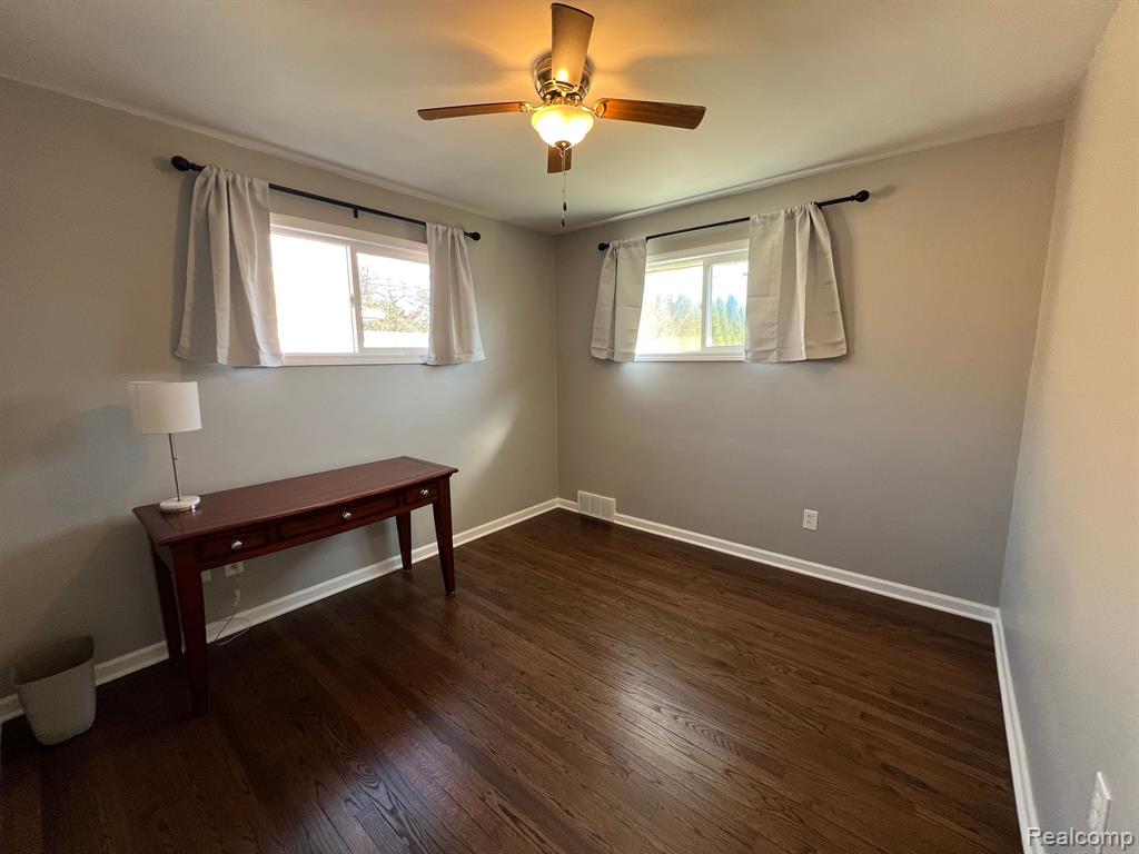 5120 CANTERBURY Lane, Warren, MI 48092 — Photo 24
