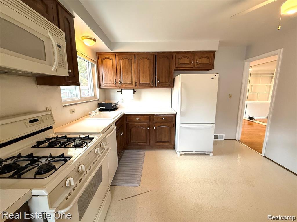 7627 Rosemary Street, Dearborn Heights, MI 48127 — Photo 6