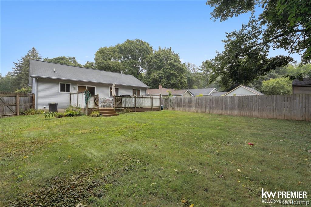 6421 Prairie Lawn Drive, Waterford, MI 48329 — Photo 31