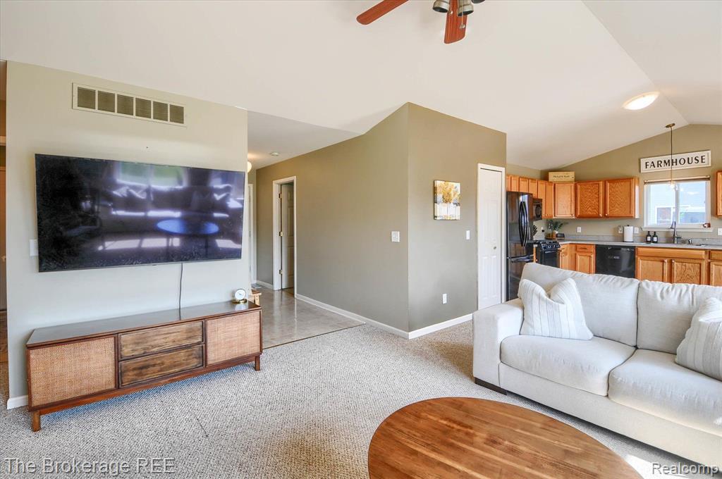 8089 PENINSULA Circle, Grand Blanc, MI 48439 — Photo 10