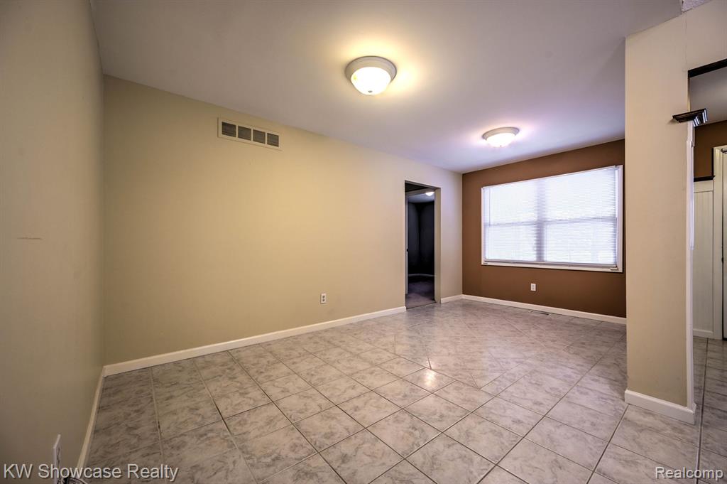 5806 KING JAMES, Waterford, MI 48327 — Photo 23