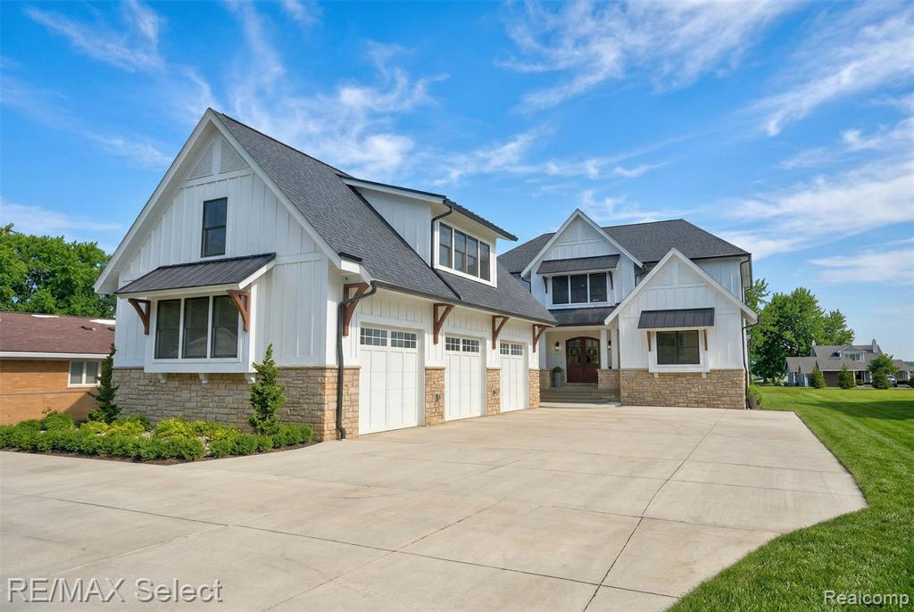 2208 Grove Park Road, Fenton, MI, 48430