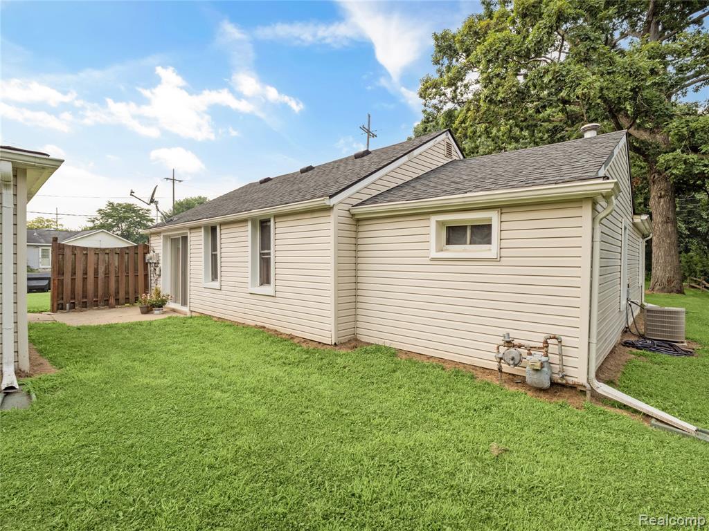 45175 Willis Road, Belleville, MI 48111 — Photo 31