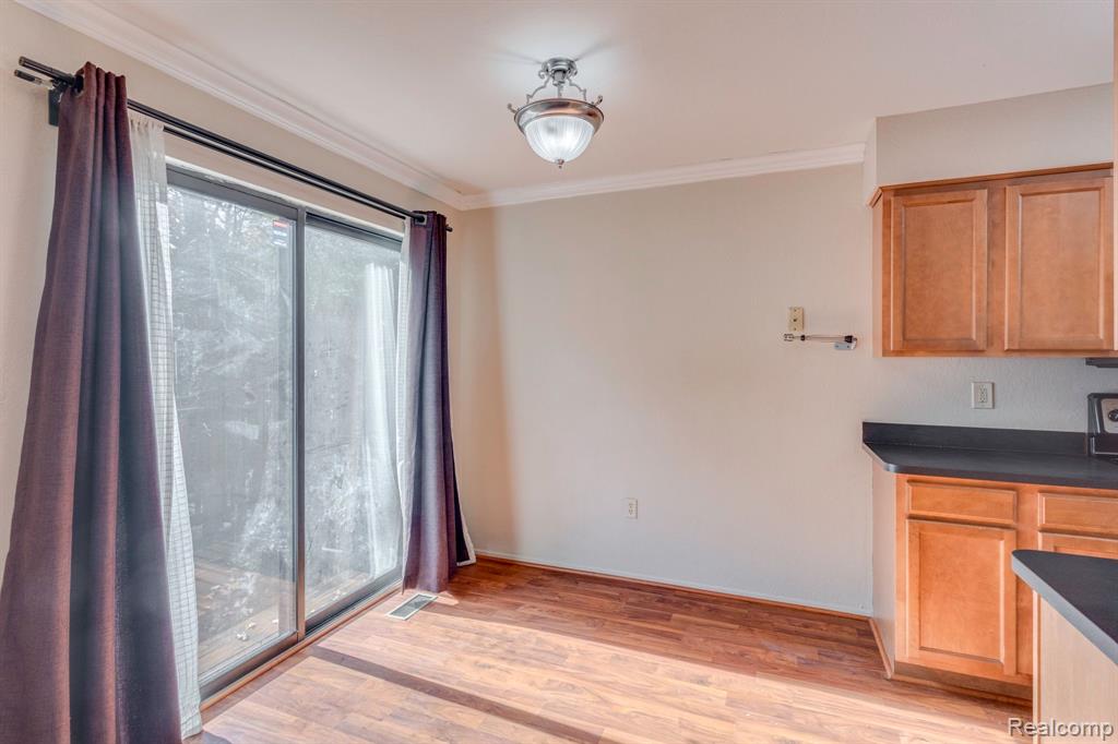 24547 PRIMROSE Lane, Southfield, MI 48033 — Photo 11
