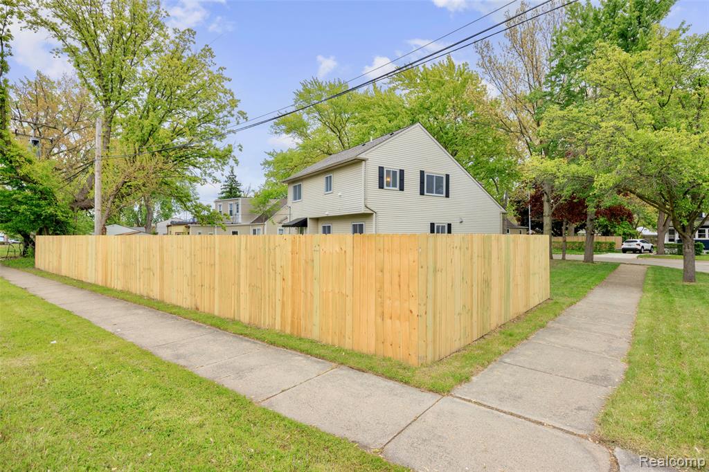 20505 Ridgemont Road, Harper Woods, MI 48225 — Photo 38