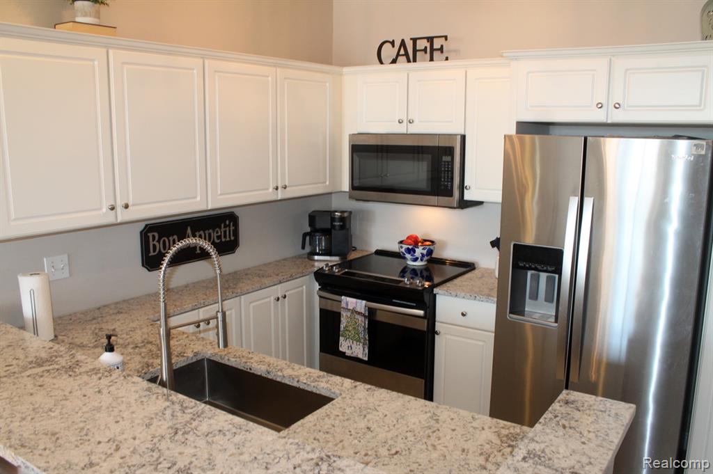 45679 N Stonewood Road, 58, Canton, MI 48187 — Photo 6
