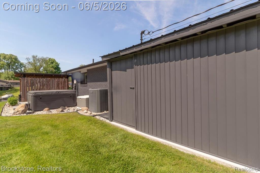 3378 Kingsway Drive, Highland, MI 48356 — Photo 9