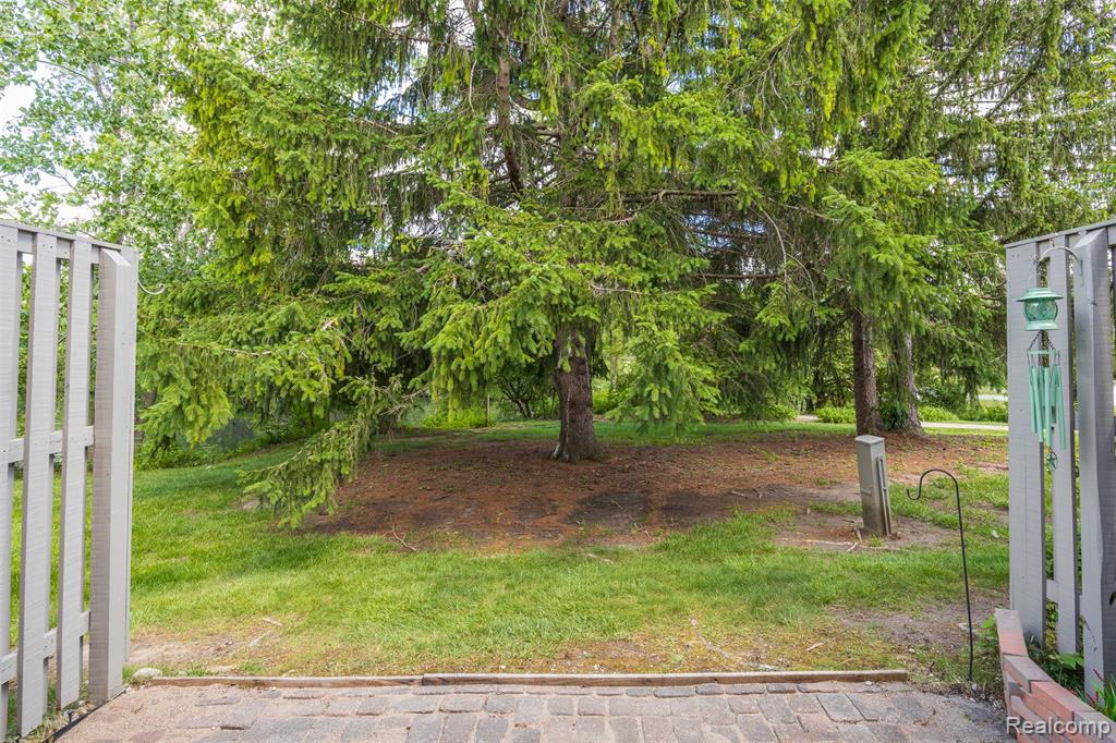 686 Peninsula Court, Ann Arbor, MI 48105 — Photo 32
