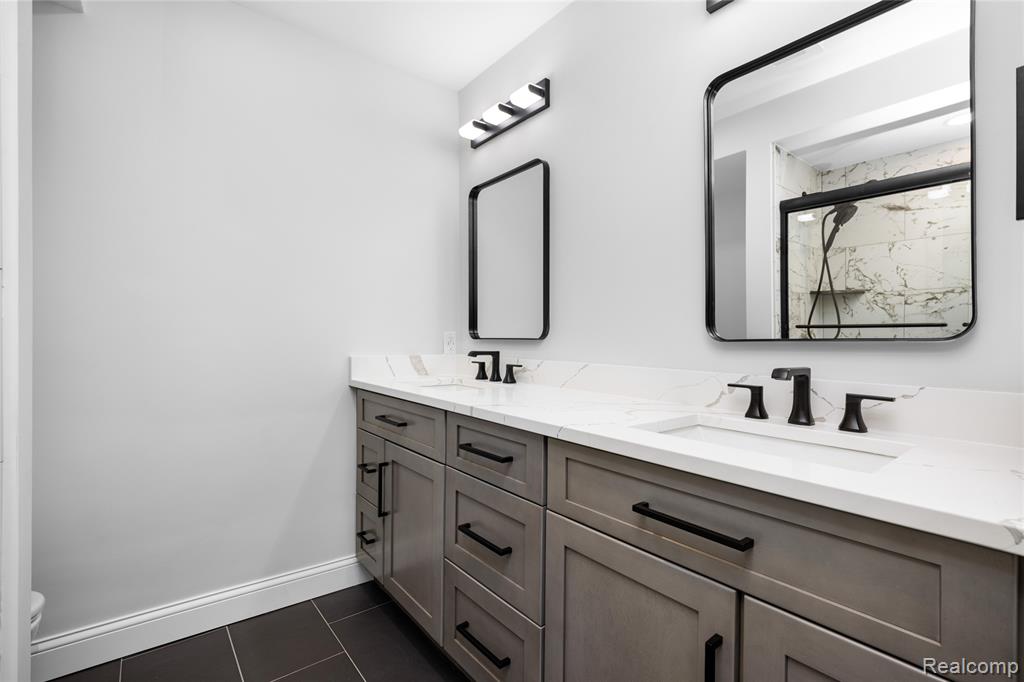 4695 Maura Lane, West Bloomfield, MI 48323 — Photo 37