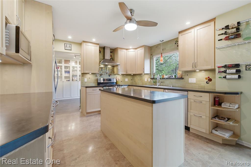 8135 Kimble Drive, Pinckney, MI 48169 — Photo 7