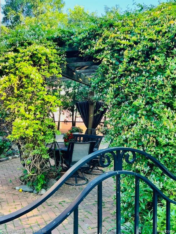 532 SAINT CLAIR Street, Grosse Pointe, MI 48230 — Photo 37