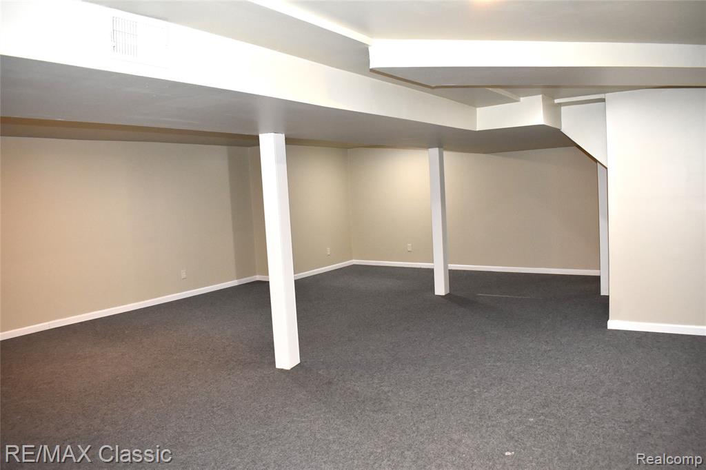 7901 Lawrence, West Bloomfield, MI — Photo 31