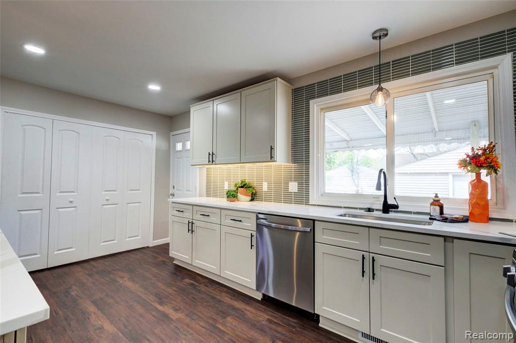 1330 Redleaf Lane, Ypsilanti, MI 48198 — Photo 12